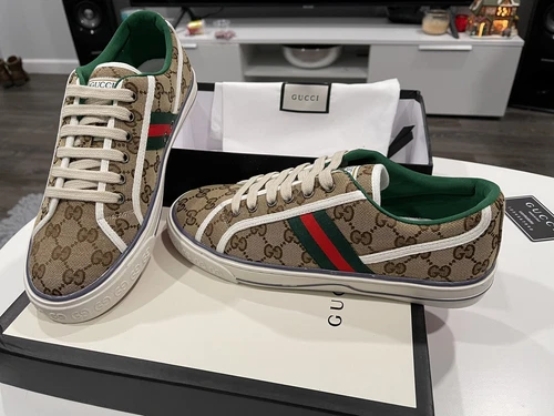 Mua giày thể thao