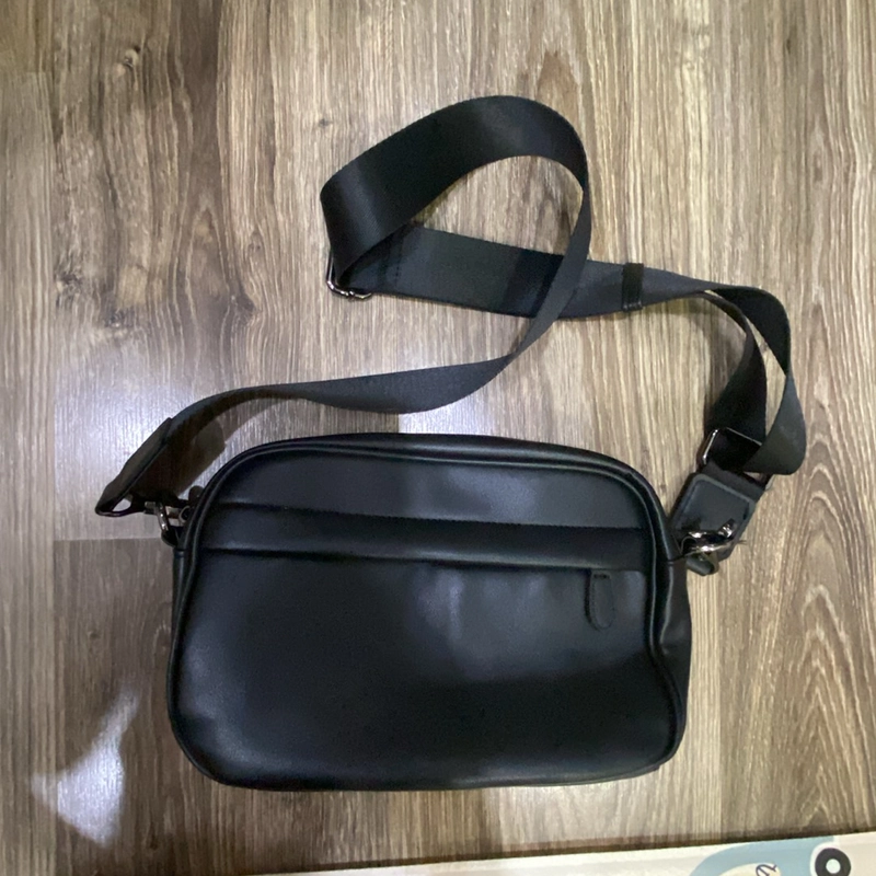 Túi Đeo Chéo Nam Chất Liệu Da