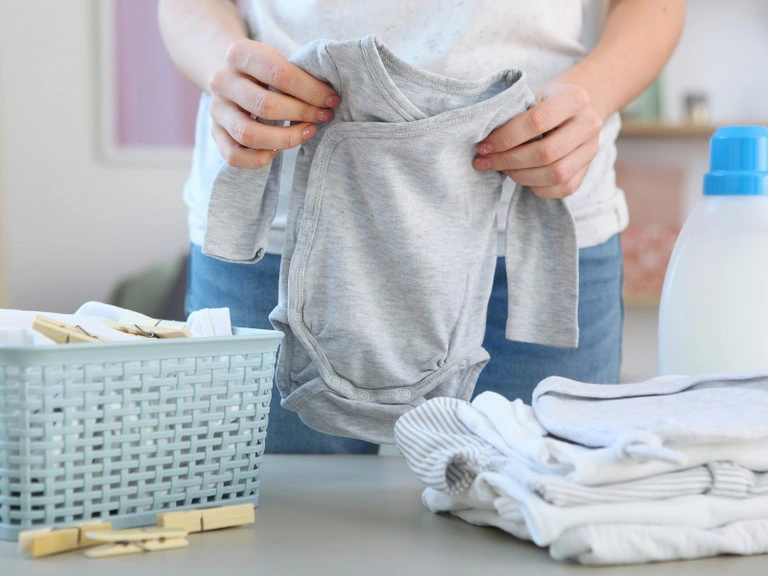Hướng dẫn cách giặt đồ sơ sinh mới mua về an toàn và sạch thơm