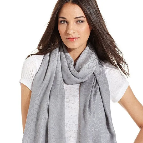 Khăn Quàng Cổ Nữ Calvin Klein CK Brand Logo Chain Monogram Pashmina Scarf Màu Xám Nhạt | Vua Hàng Hiệu